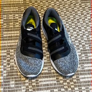 Saucony sneakers size 7